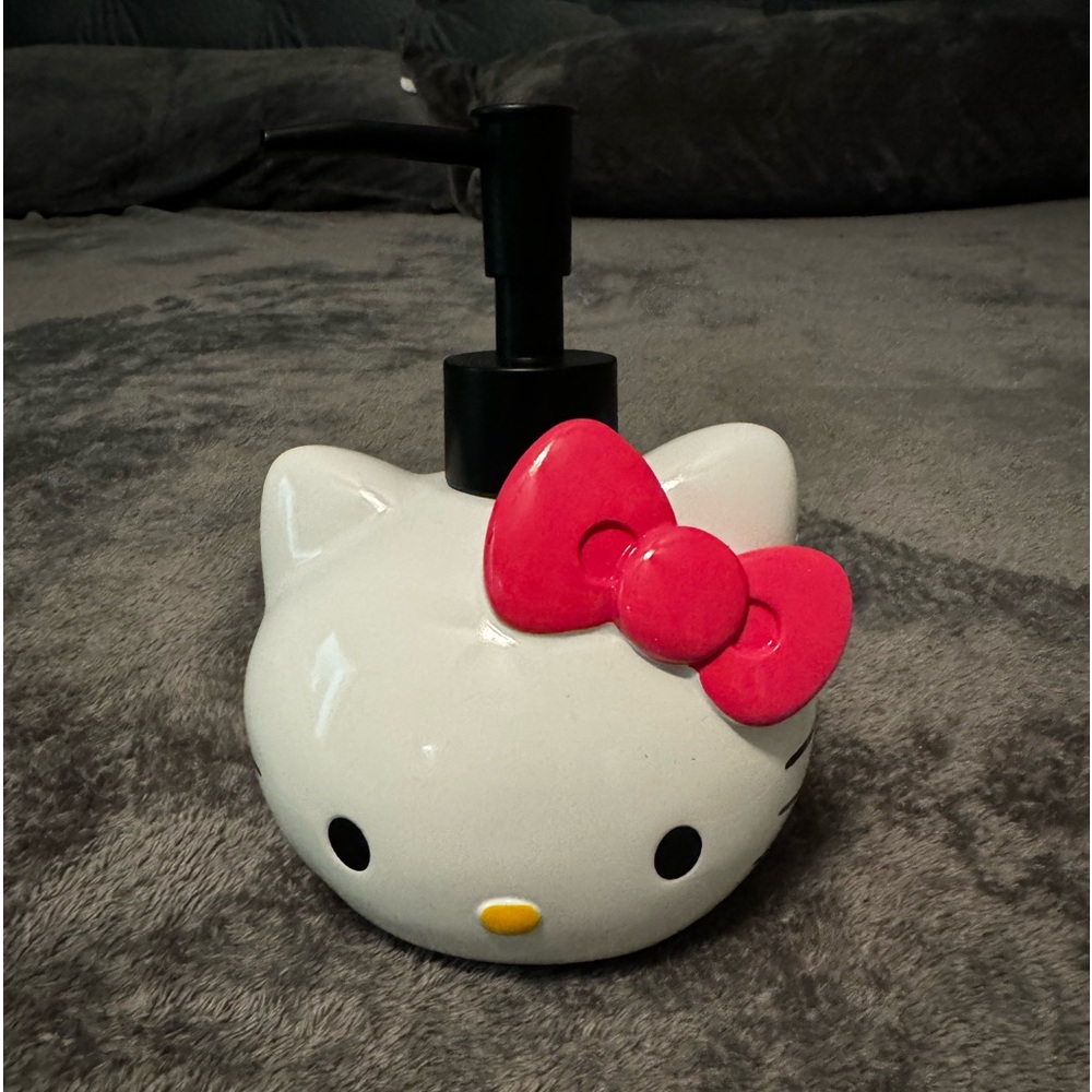 Hello kitty soap dispenser